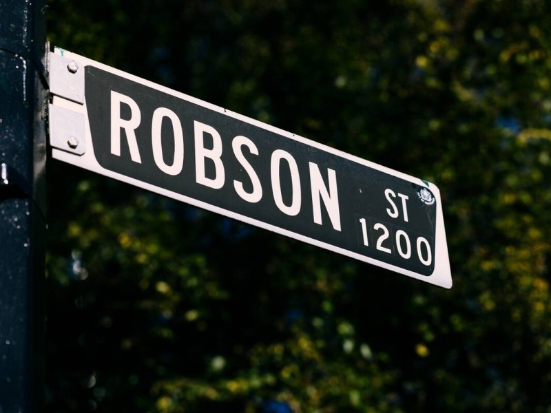 Robson St sign